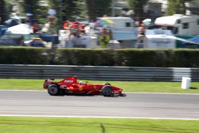 IMG_0228 Felipe Massa brakes for the first chicane